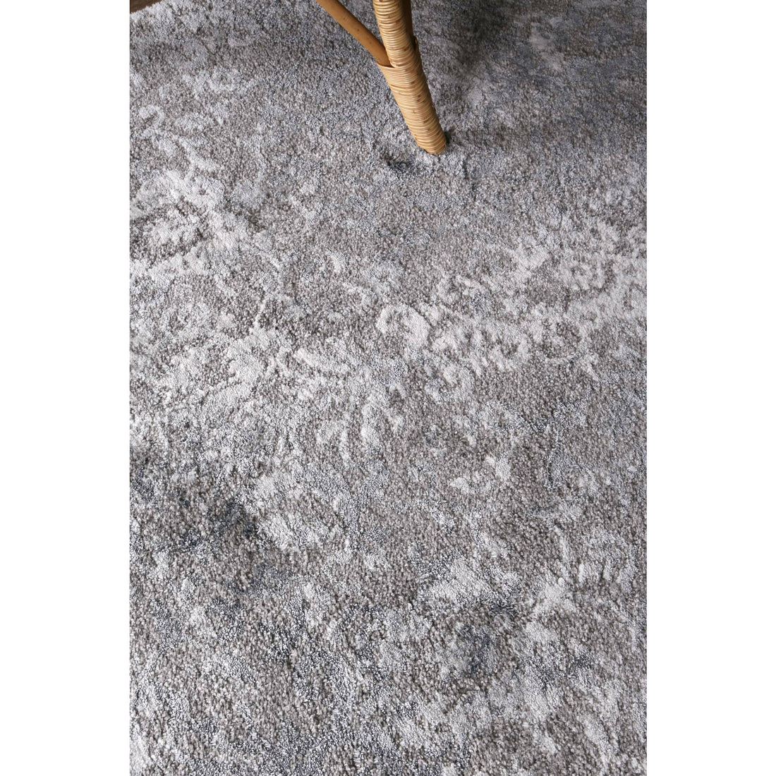 Yuzil Transitional Floral Rug 240x330cm